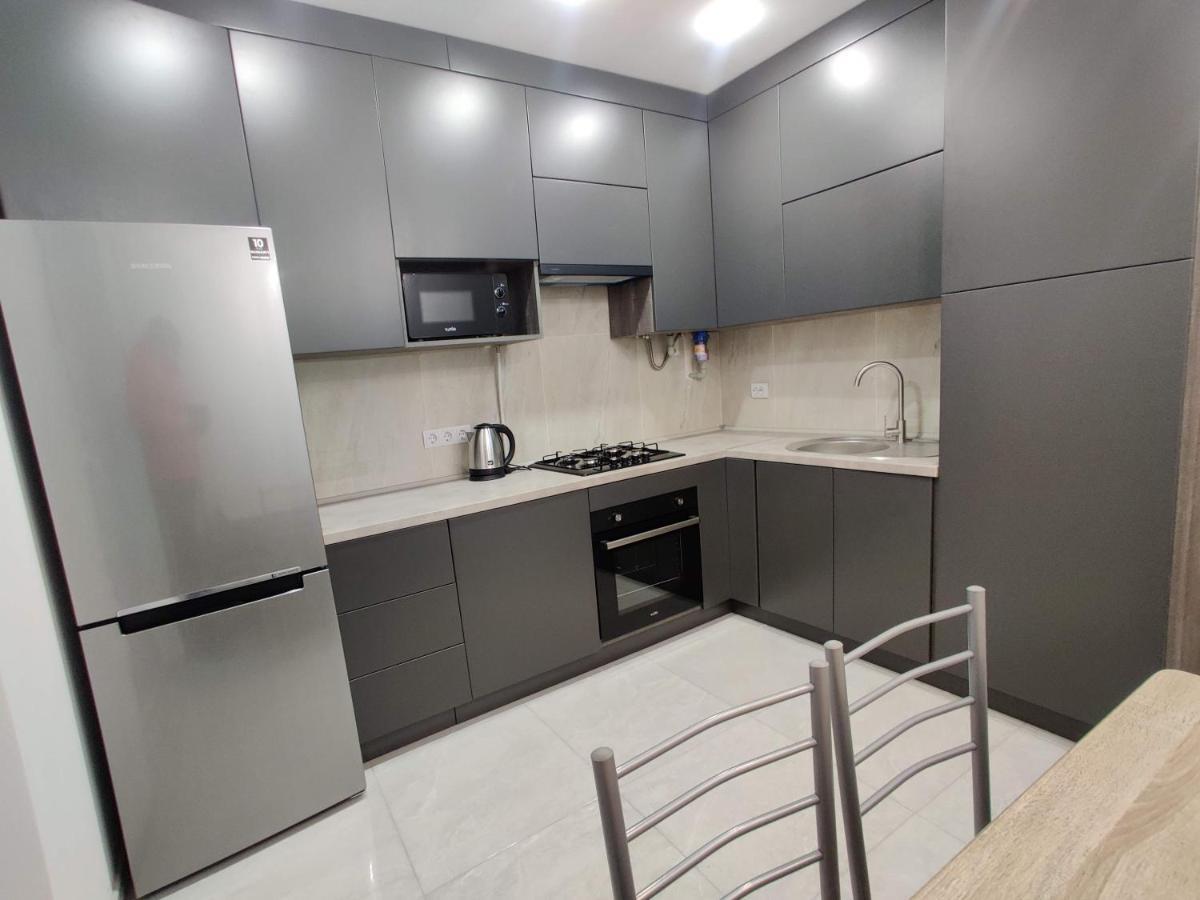 Oazis Apartments Tsjernivtsi Eksteriør bilde