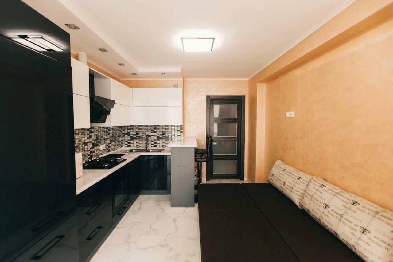 Oazis Apartments Tsjernivtsi Eksteriør bilde